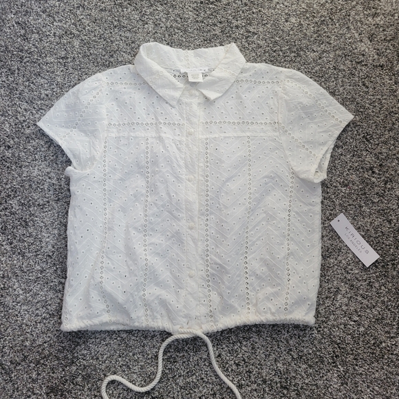 KIRIOUS boutique NWT Eyelet Top Blouse White Medium Crop - Picture 12 of 13